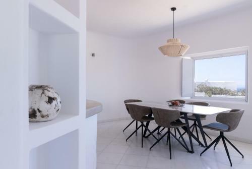 Immaculate Large Fully Equipped Villa For 8. Panoramic Sea Views In Mikri Vigla