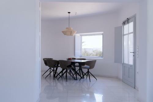 Immaculate Large Fully Equipped Villa For 8. Panoramic Sea Views In Mikri Vigla