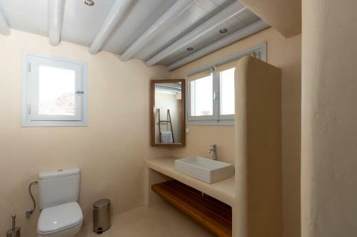 Immaculate Large Fully Equipped Villa For 8. Panoramic Sea Views In Mikri Vigla