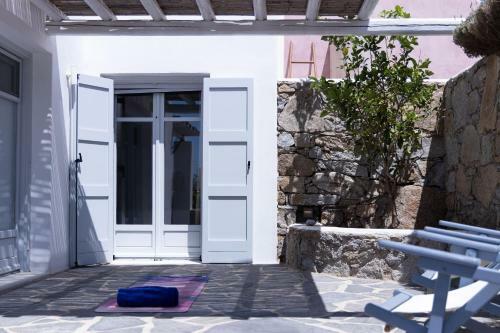 Immaculate Large Fully Equipped Villa For 8. Panoramic Sea Views In Mikri Vigla