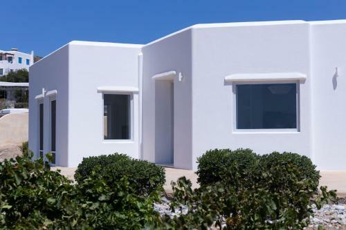 Immaculate Large Fully Equipped Villa For 8. Panoramic Sea Views In Mikri Vigla