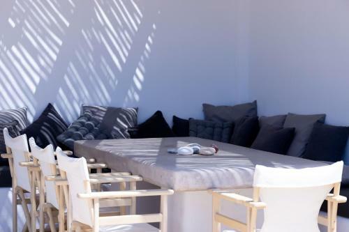 Immaculate Large Fully Equipped Villa For 8. Panoramic Sea Views In Mikri Vigla