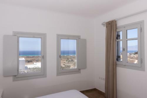Immaculate Large Fully Equipped Villa For 8. Panoramic Sea Views In Mikri Vigla