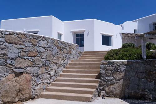 Immaculate Large Fully Equipped Villa For 8. Panoramic Sea Views In Mikri Vigla