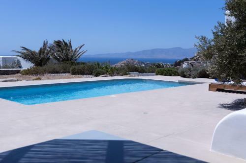 Immaculate Large Fully Equipped Villa For 8. Panoramic Sea Views In Mikri Vigla