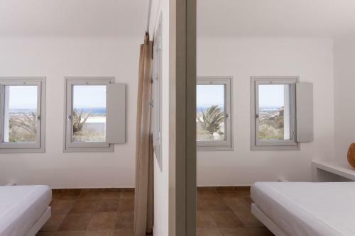 Immaculate Large Fully Equipped Villa For 8. Panoramic Sea Views In Mikri Vigla