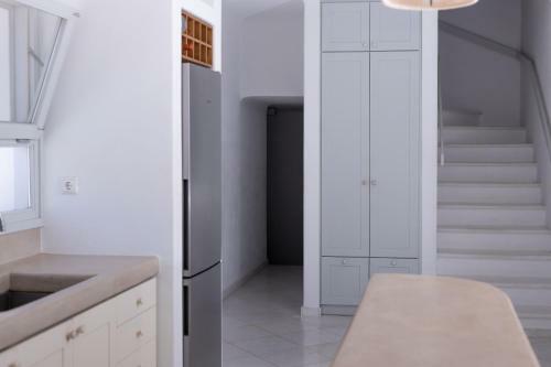 Immaculate Large Fully Equipped Villa For 8. Panoramic Sea Views In Mikri Vigla
