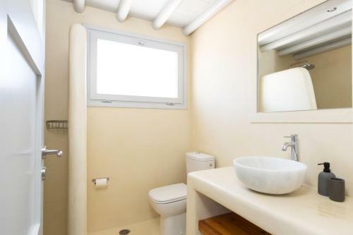 Immaculate Large Fully Equipped Villa For 8. Panoramic Sea Views In Mikri Vigla