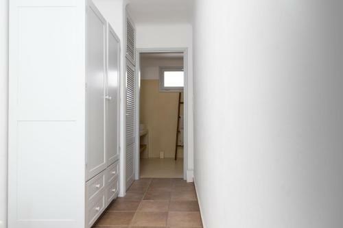 Immaculate Large Fully Equipped Villa For 8. Panoramic Sea Views In Mikri Vigla
