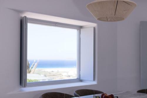 Immaculate Large Fully Equipped Villa For 8. Panoramic Sea Views In Mikri Vigla