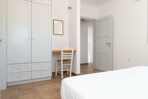 Immaculate Large Fully Equipped Villa For 8. Panoramic Sea Views In Mikri Vigla