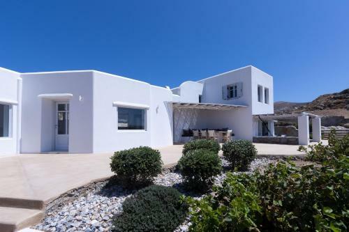 Immaculate Large Fully Equipped Villa For 8. Panoramic Sea Views In Mikri Vigla