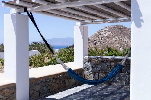 Immaculate Large Fully Equipped Villa For 8. Panoramic Sea Views In Mikri Vigla