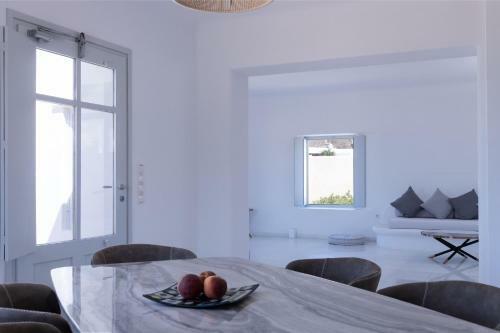 Immaculate Large Fully Equipped Villa For 8. Panoramic Sea Views In Mikri Vigla