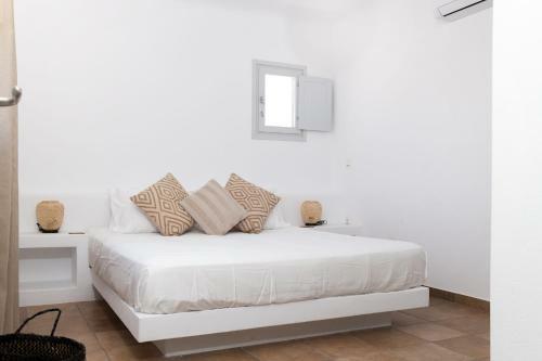 Immaculate Large Fully Equipped Villa For 8. Panoramic Sea Views In Mikri Vigla