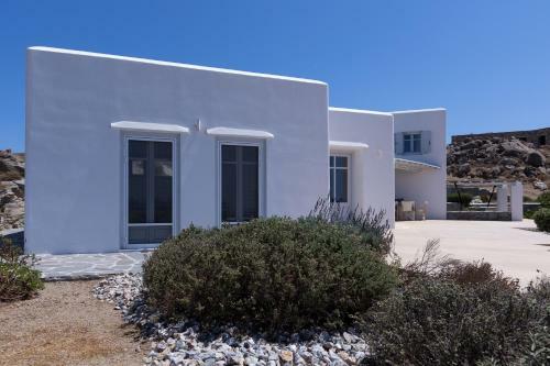 Immaculate Large Fully Equipped Villa For 8. Panoramic Sea Views In Mikri Vigla