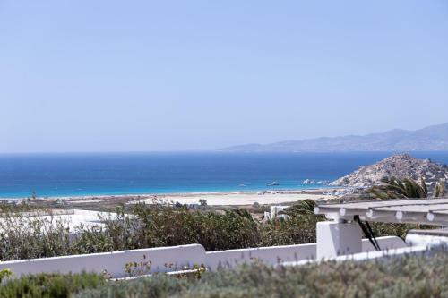 Immaculate Large Fully Equipped Villa For 8. Panoramic Sea Views In Mikri Vigla