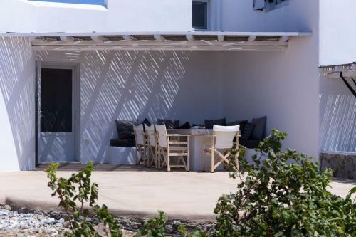Immaculate Large Fully Equipped Villa For 8. Panoramic Sea Views In Mikri Vigla
