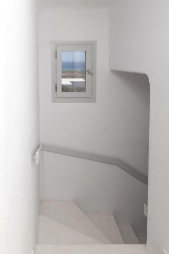 Immaculate Large Fully Equipped Villa For 8. Panoramic Sea Views In Mikri Vigla