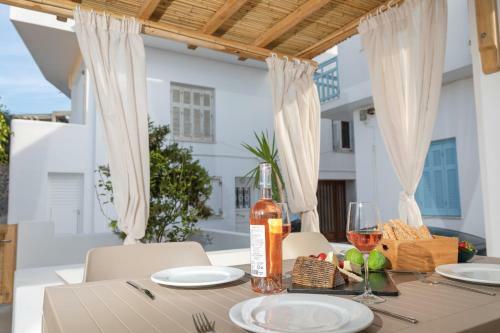 Naxos Downtown Apartments & Suites