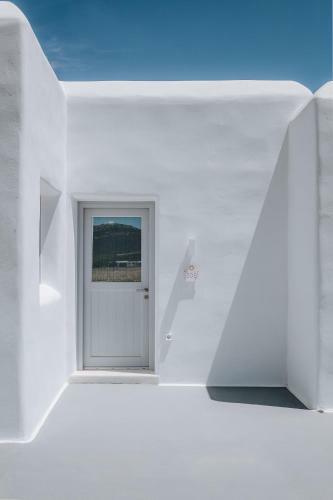 Lodge Xerolithos Natural Living