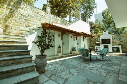 Menexe Apartments-karavi