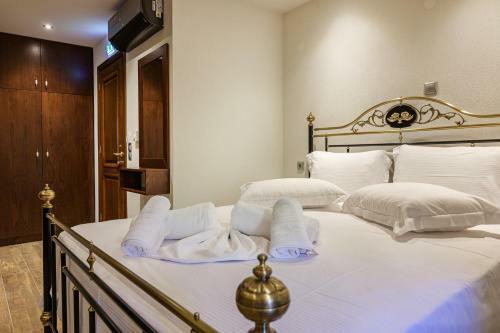 Hostal Arxontariki Suites