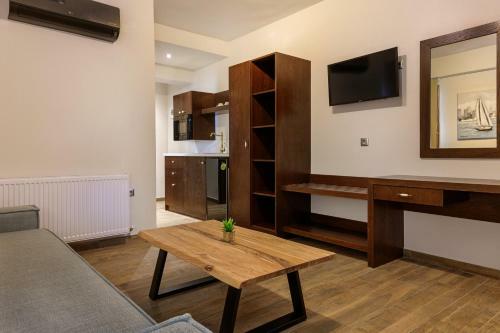 Hostal Arxontariki Suites