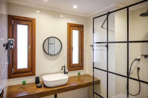 Hostal Arxontariki Suites