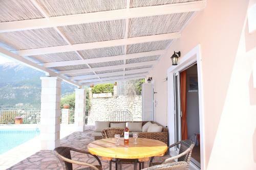 Villa Irida, Morfeas, Ariadni
