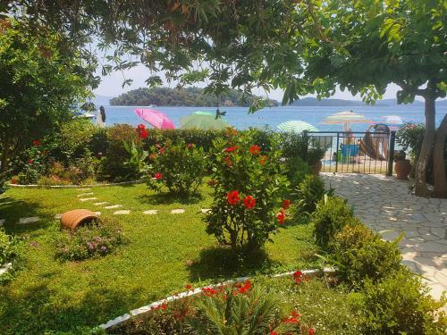 Daglas Beach House At Nidri
