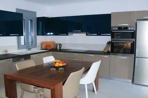 The Beach Villa, Perigiali - Luxury Beachfront