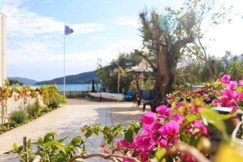 The Beach Villa, Perigiali - Luxury Beachfront
