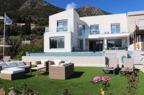 The Beach Villa, Perigiali - Luxury Beachfront