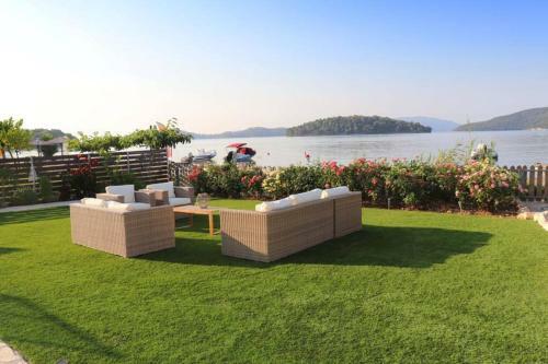 The Beach Villa, Perigiali - Luxury Beachfront