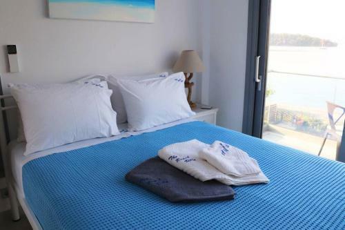 The Beach Villa, Perigiali - Luxury Beachfront
