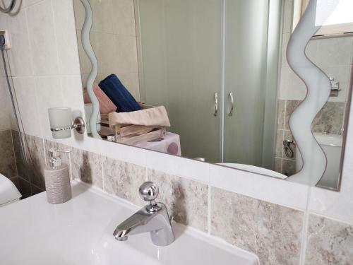 Hostal Modern 1br Apt , Garden , View & AC