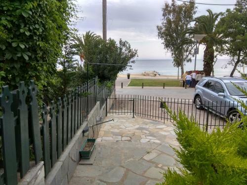 Cute Maisonette No2 On Coastal Sidewalk