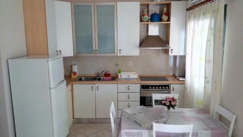 Cute Maisonette No2 On Coastal Sidewalk