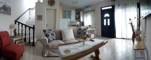 Cute Maisonette No2 On Coastal Sidewalk