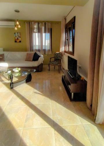Sunday's Family House/apartment