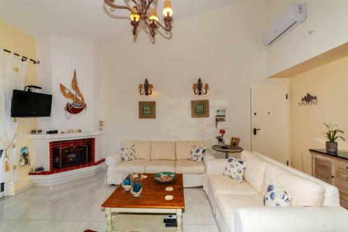Luxury Nikiti?s House