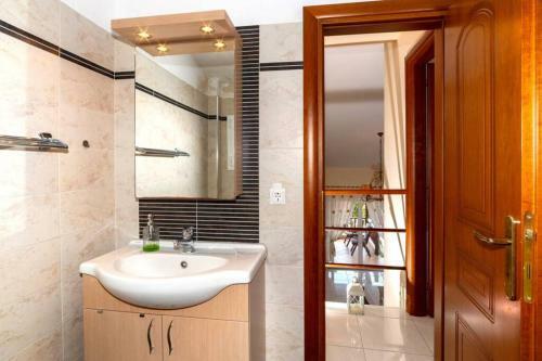 Luxury Nikiti?s House