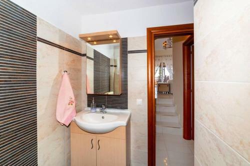 Luxury Nikiti?s House