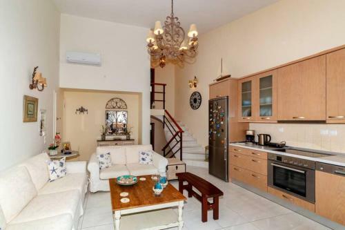 Luxury Nikiti?s House