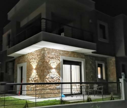 Nikiti Modern Villa