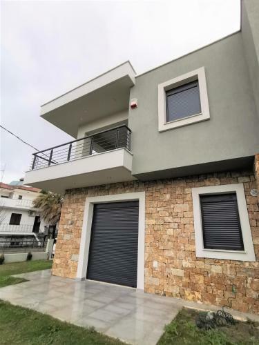 Nikiti Modern Villa
