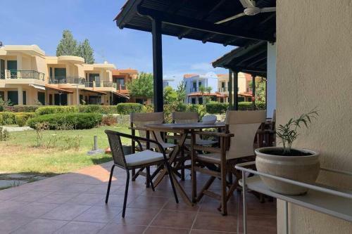 Tetis Seafront Maizonette