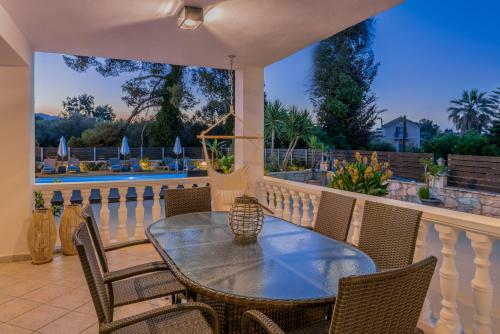 White Collection Villas & Suites - Pnoe Villa