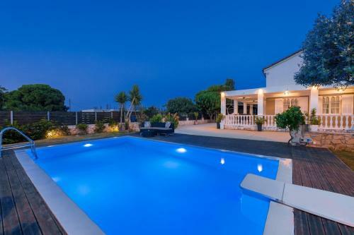 White Collection Villas & Suites - Pnoe Villa